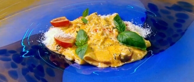 Блюдо итальянской кухни на муранском стекле